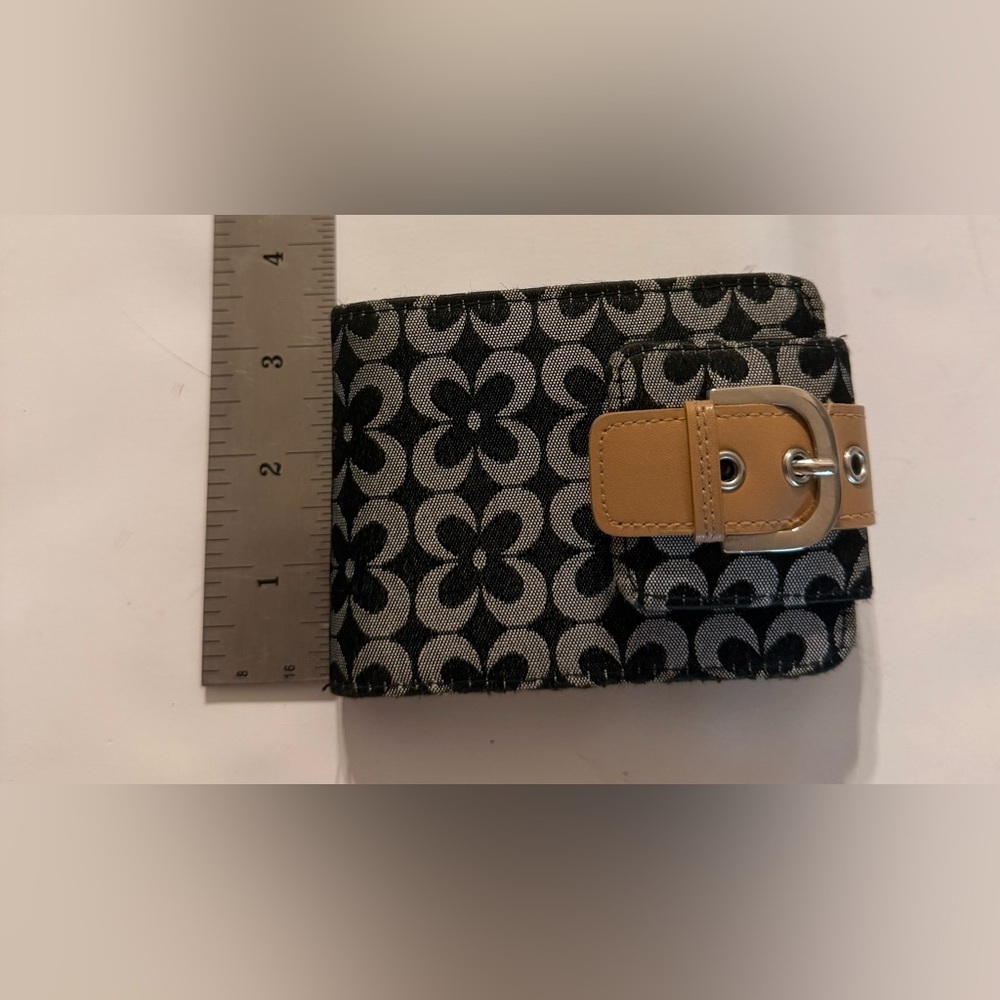 Black Gray Floral Bifold Wallet Buckle Accent ID Window Card Holder - Picture 9 of 12